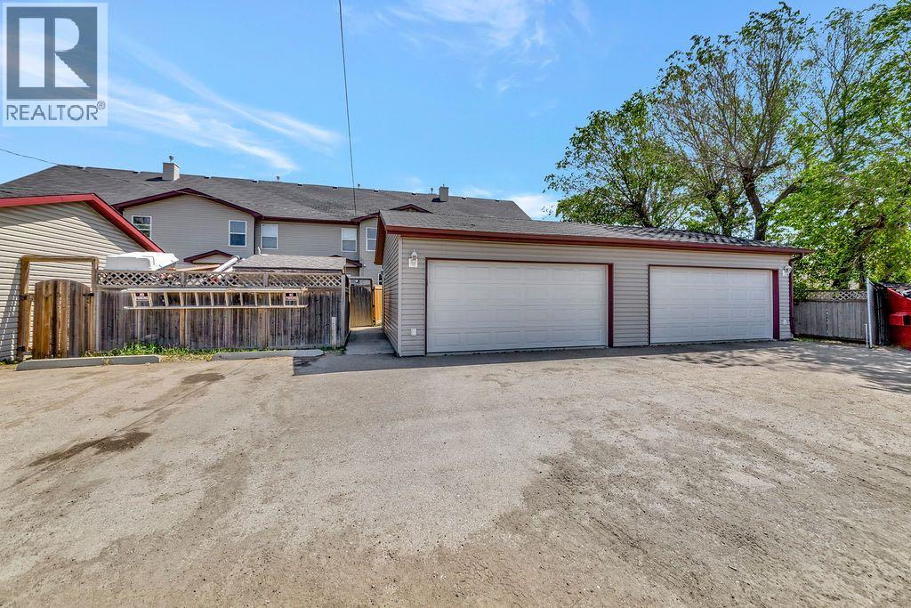 Photo 38 of 2 1820 49 Avenue, Lloydminster SK