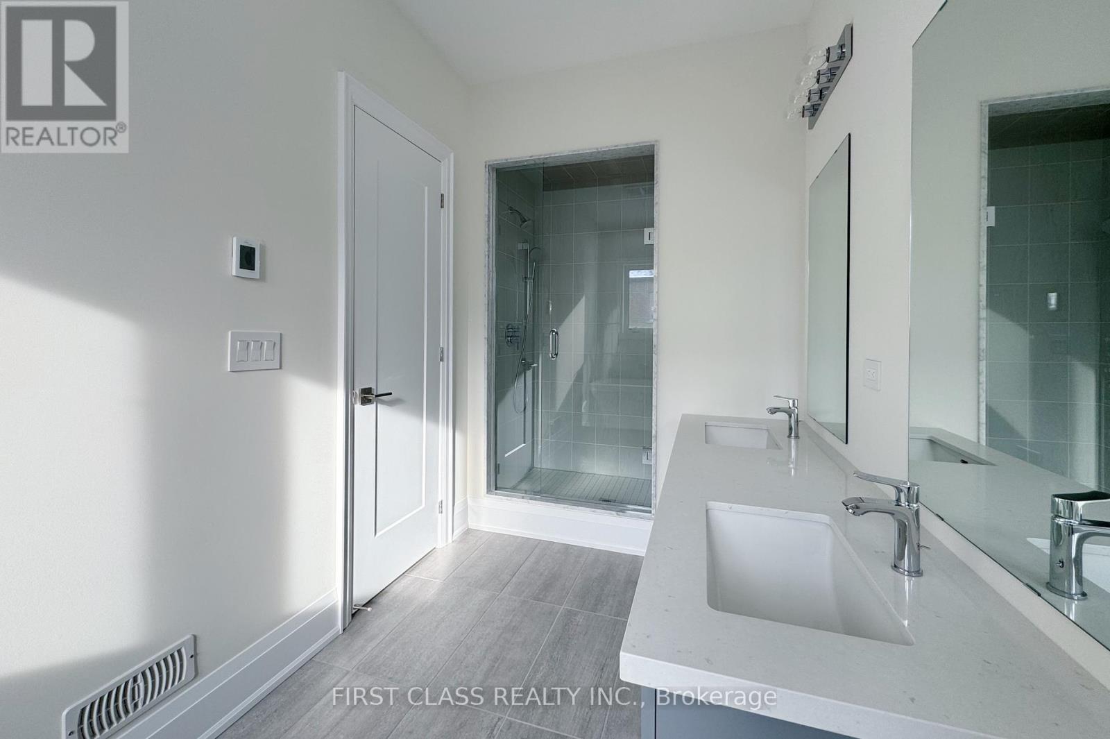 Photo 6 of 9 Schmeltzer Crescent, Richmond Hill ON
