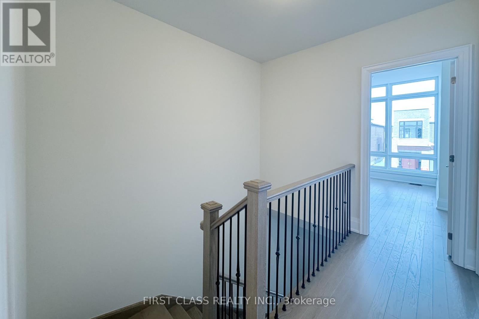 Photo 13 of 9 Schmeltzer Crescent, Richmond Hill ON