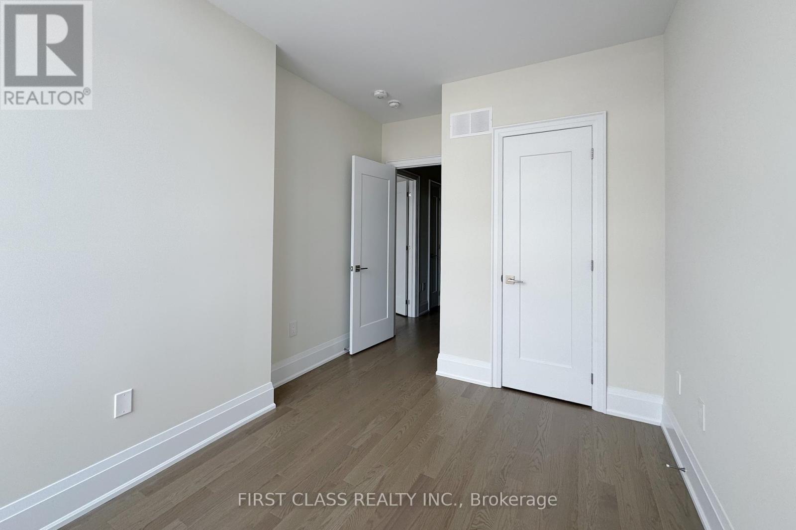 Photo 4 of 9 Schmeltzer Crescent, Richmond Hill ON