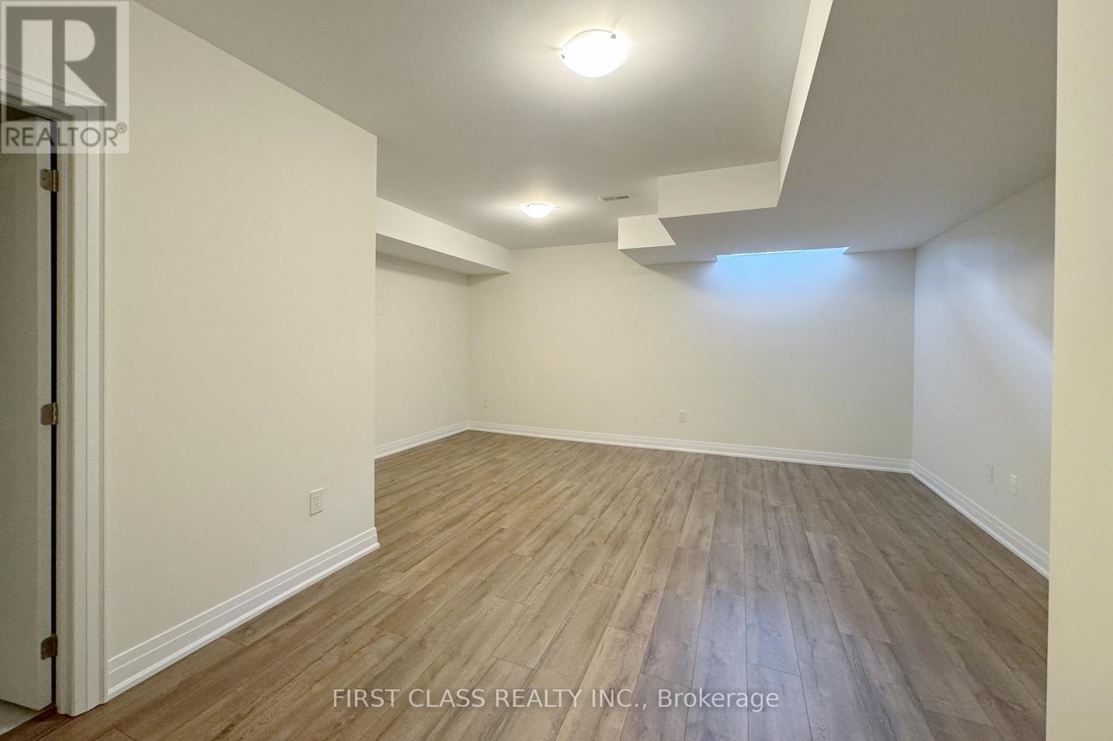 Photo 3 of 9 Schmeltzer Crescent, Richmond Hill ON