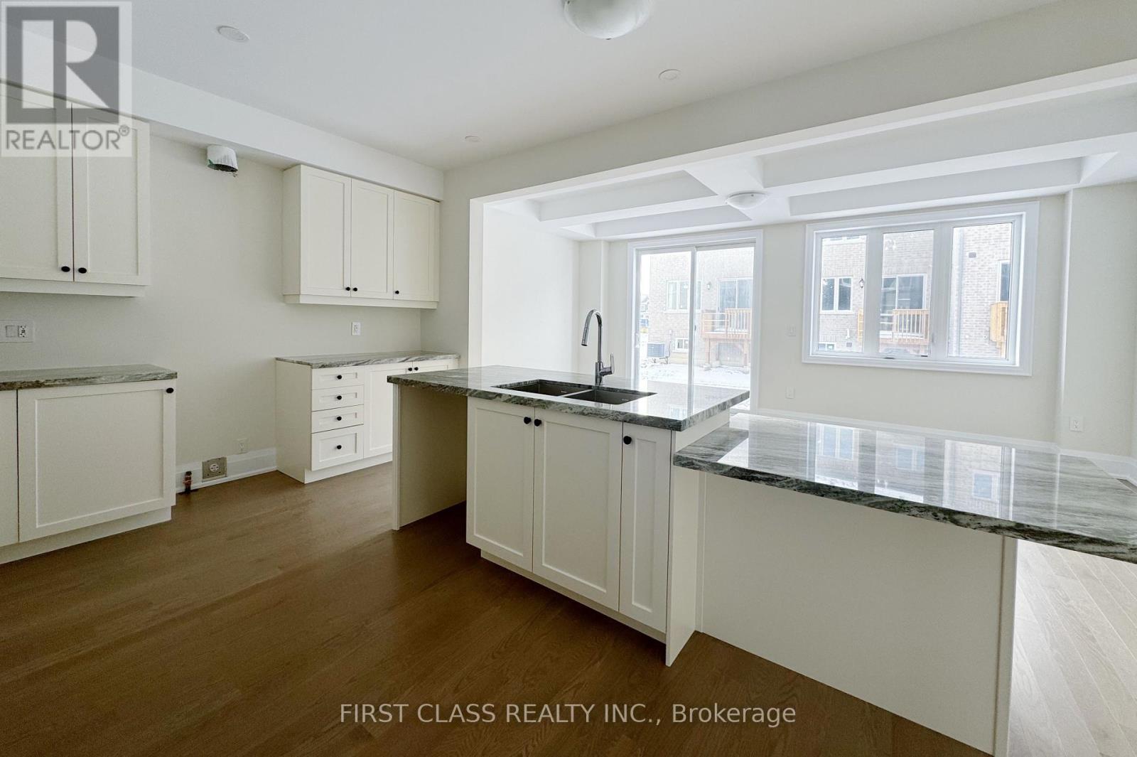 Photo 12 of 9 Schmeltzer Crescent, Richmond Hill ON