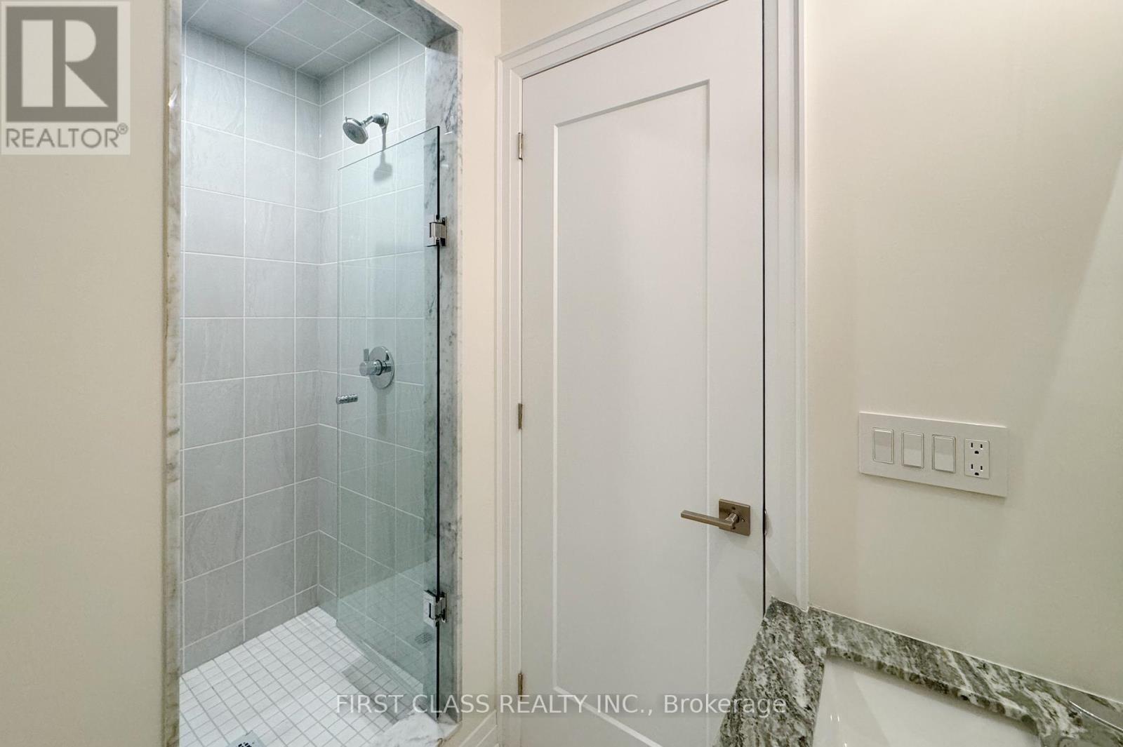 Photo 11 of 9 Schmeltzer Crescent, Richmond Hill ON