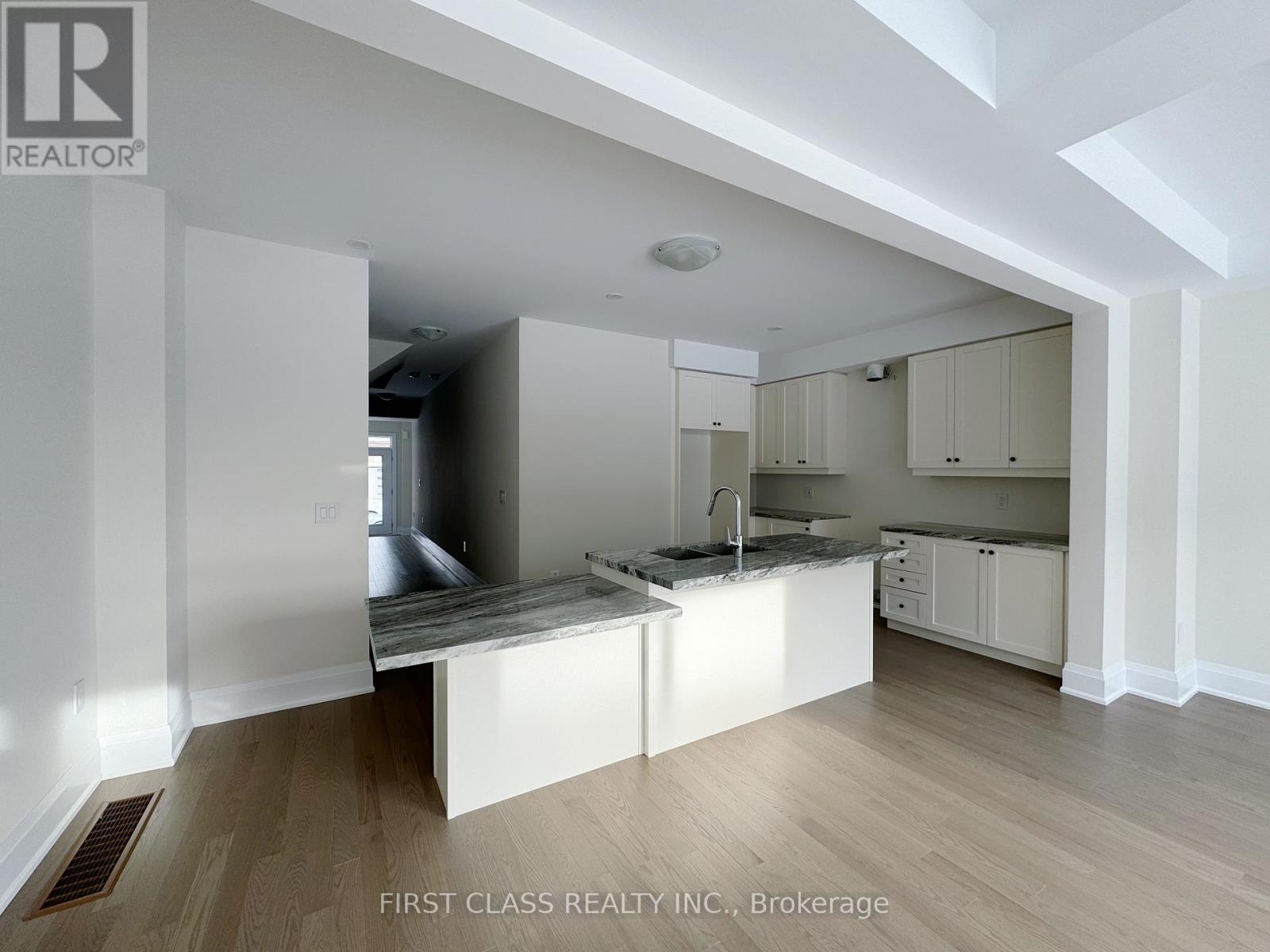 Photo 17 of 9 Schmeltzer Crescent, Richmond Hill ON