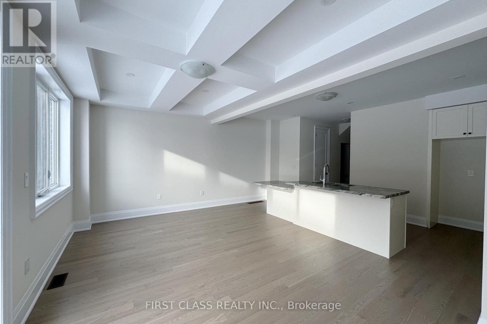 Photo 8 of 9 Schmeltzer Crescent, Richmond Hill ON