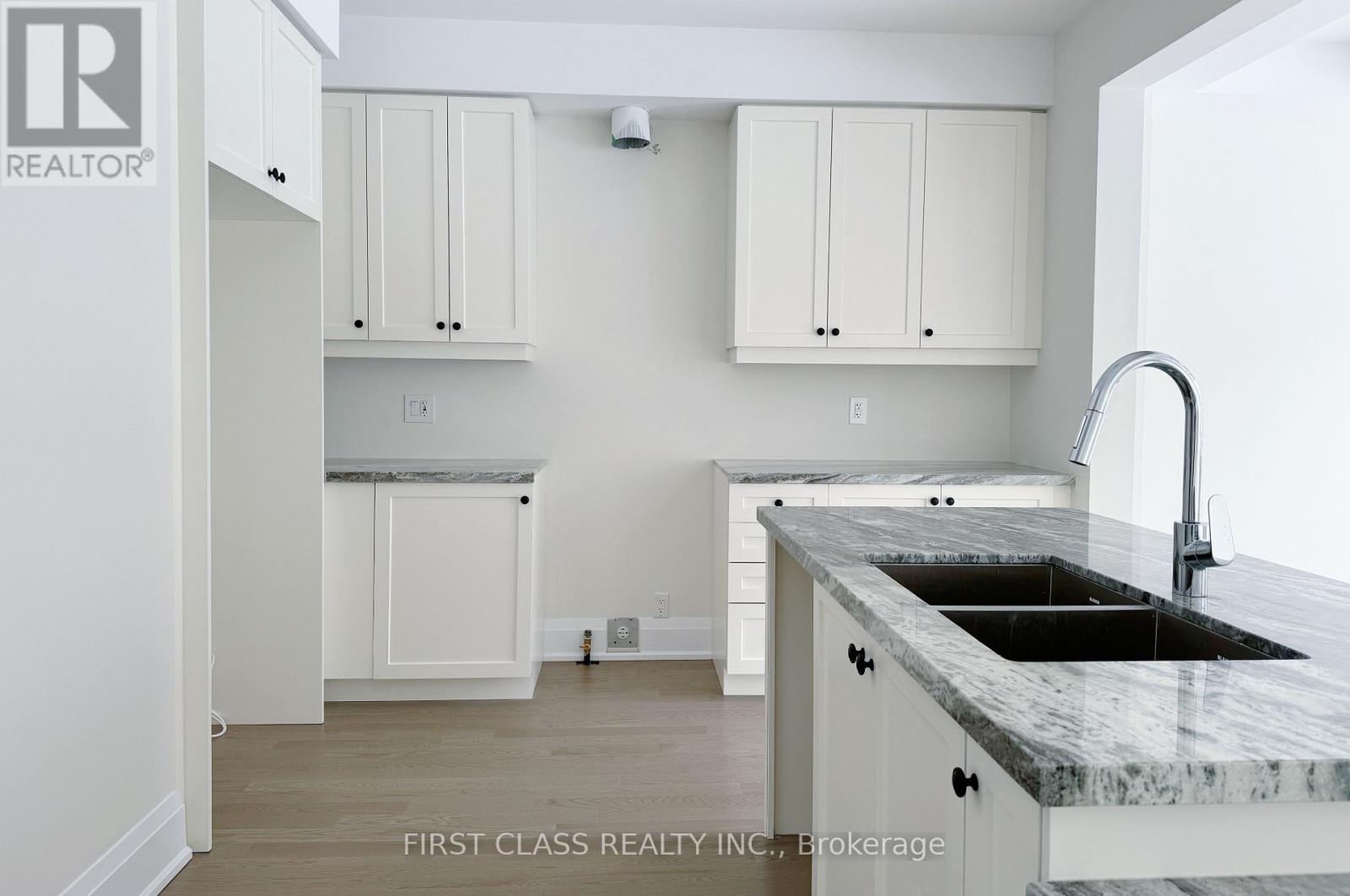 Photo 18 of 9 Schmeltzer Crescent, Richmond Hill ON