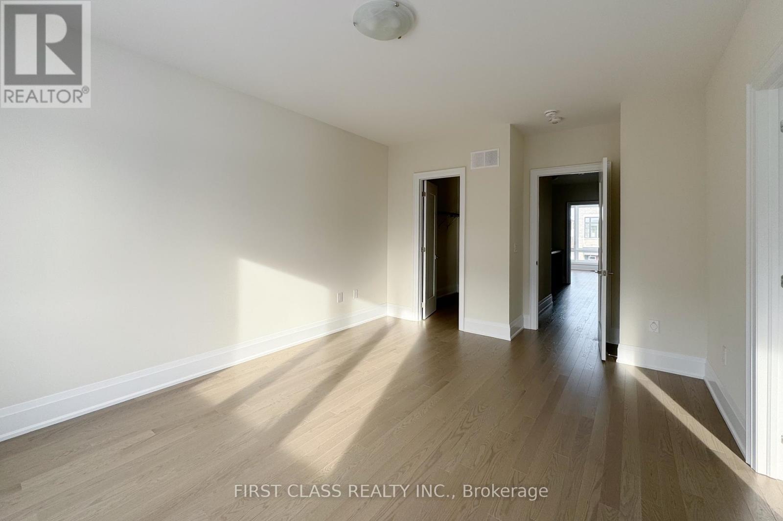 Photo 7 of 9 Schmeltzer Crescent, Richmond Hill ON