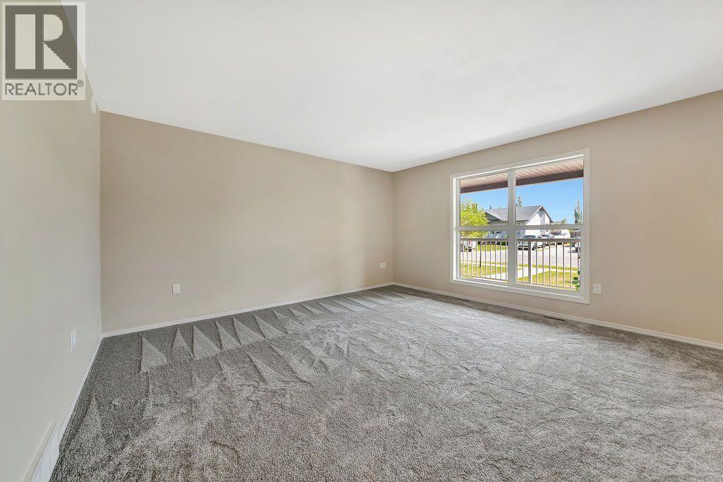 Photo 10 of 2 1820 49 Avenue, Lloydminster SK