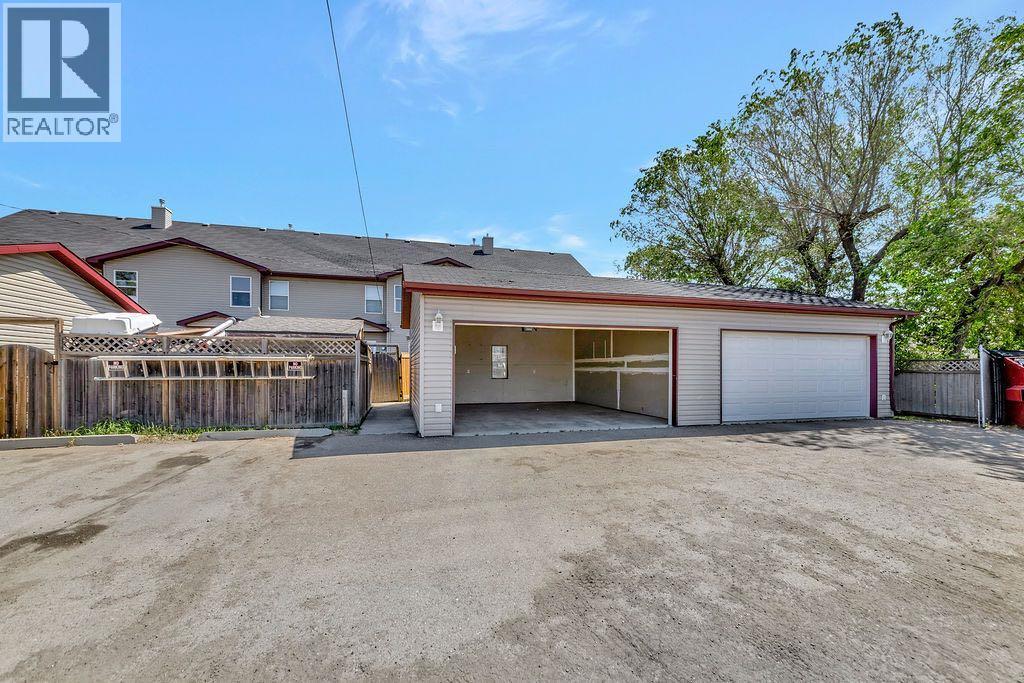 Photo 37 of 2 1820 49 Avenue, Lloydminster SK