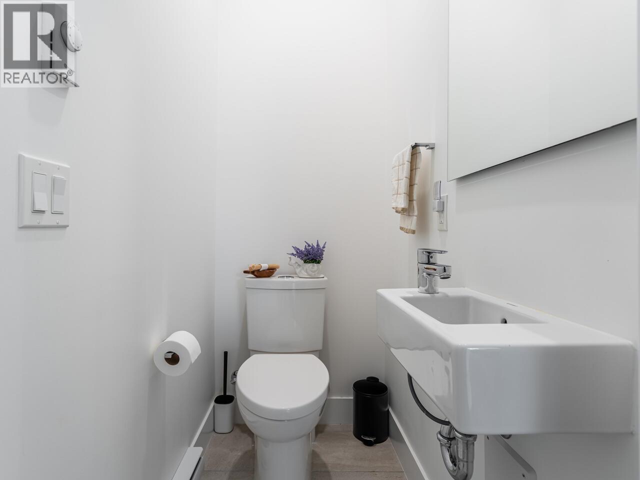 Photo 8 of 148 3529 Baycrest Avenue, Coquitlam BC