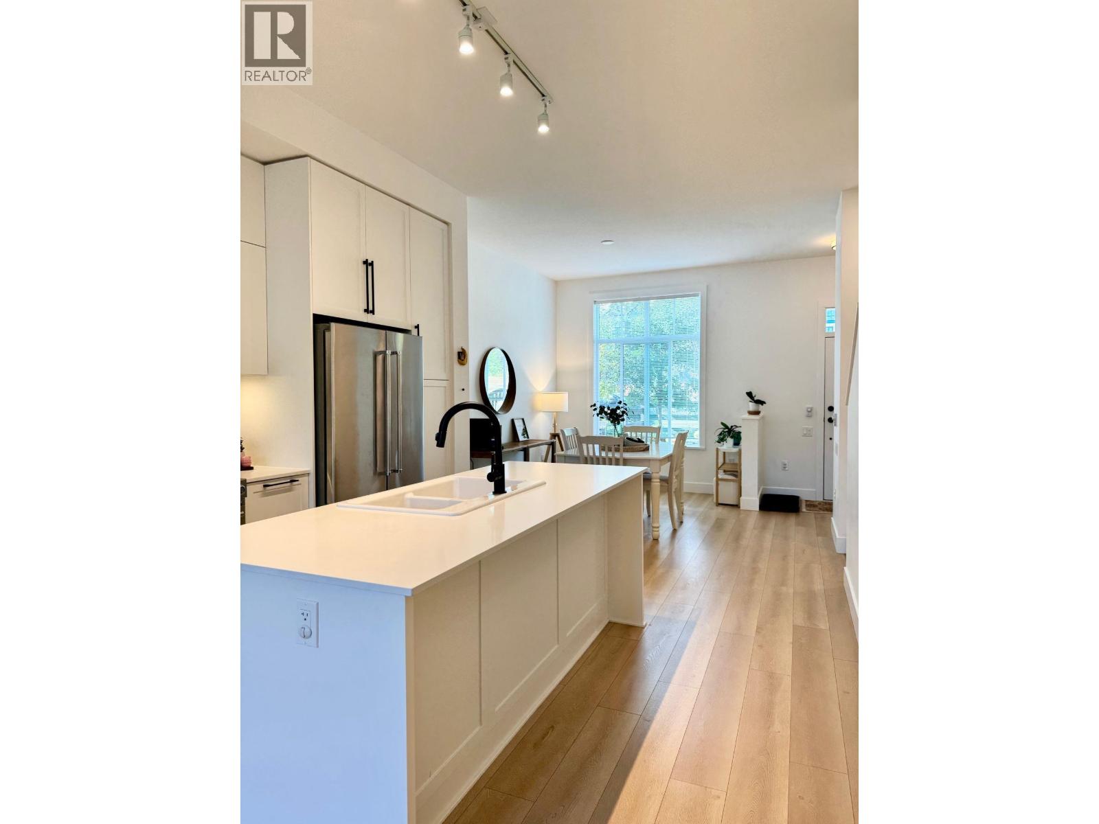 Photo 3 of 148 3529 Baycrest Avenue, Coquitlam BC