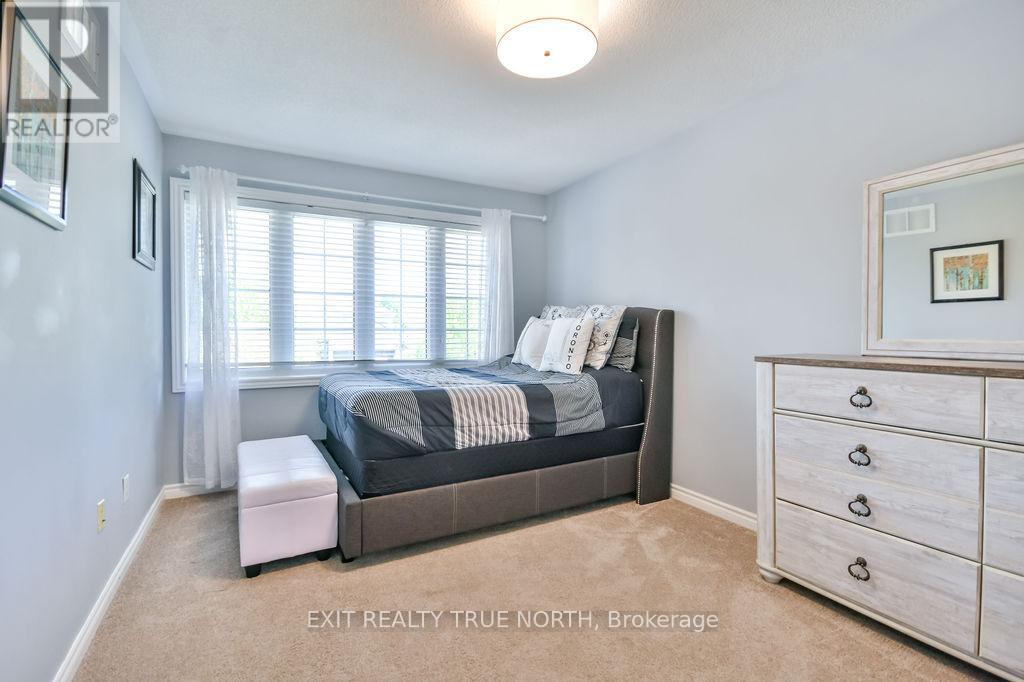 Photo 6 of 5 Newberry Court, Barrie ON