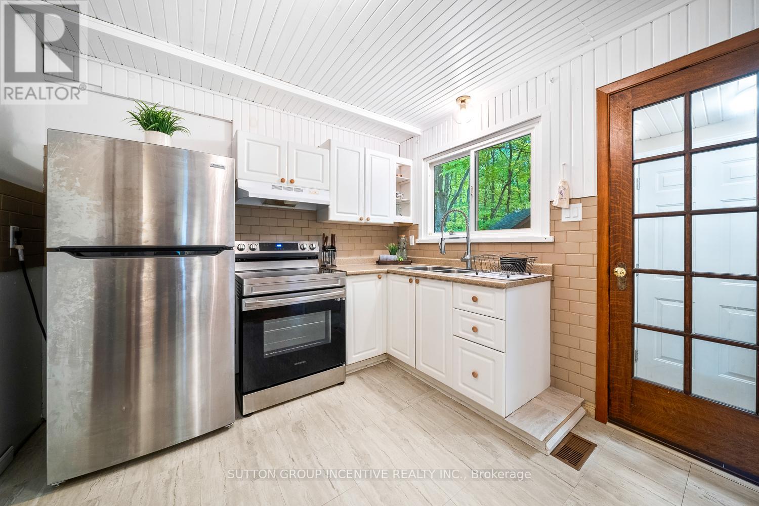Photo 7 of 11 Bourgeois Court, Tiny ON