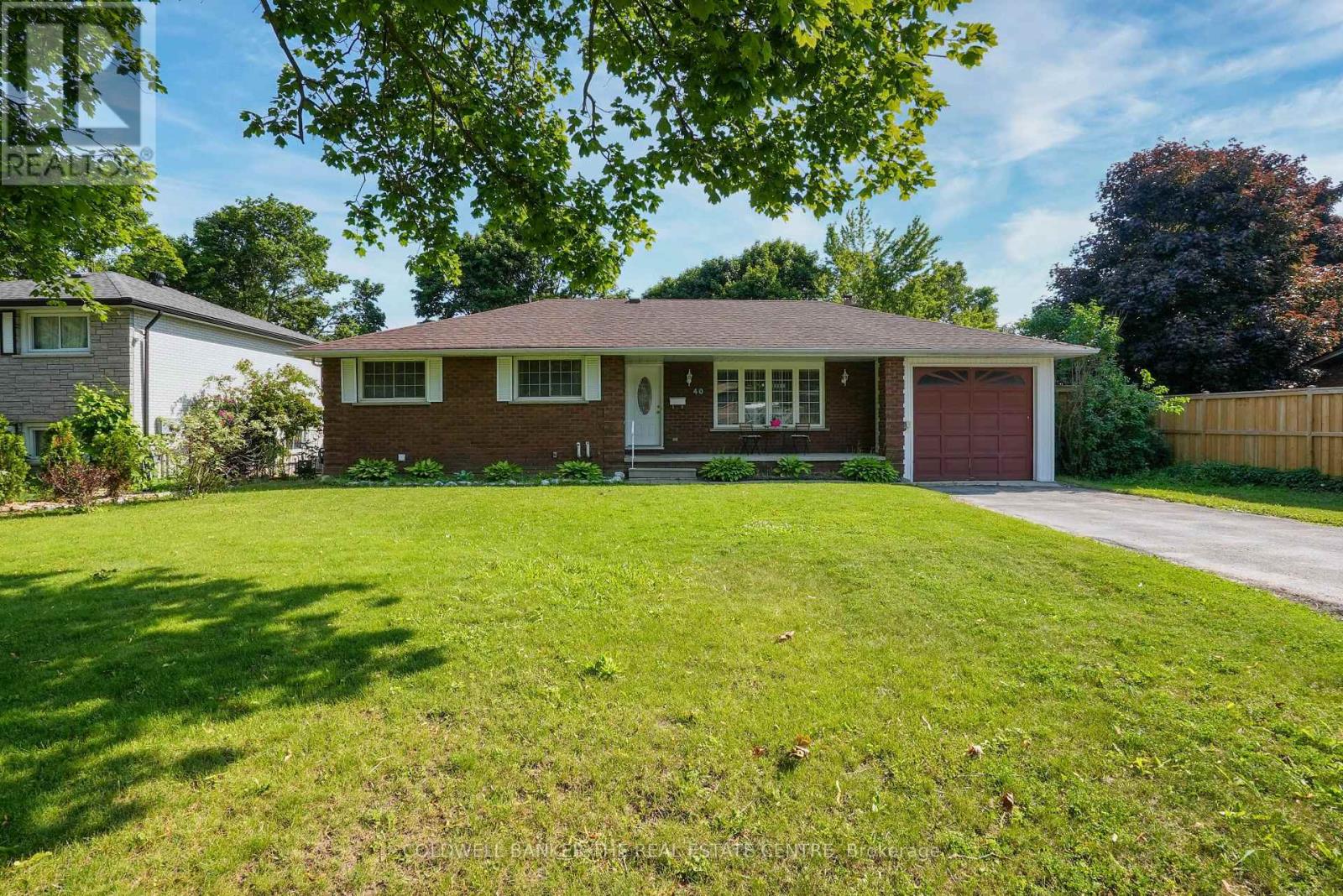 Photo 3 of 40 Springhome Road, Barrie ON