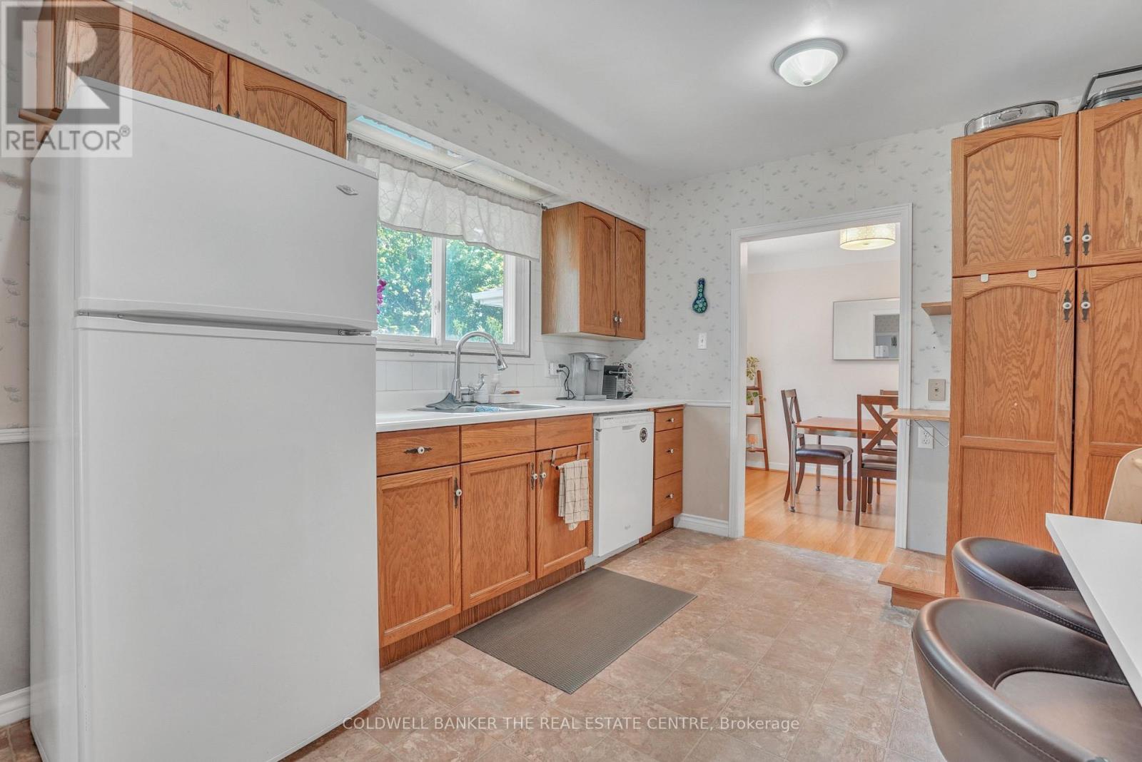 Photo 26 of 40 Springhome Road, Barrie ON