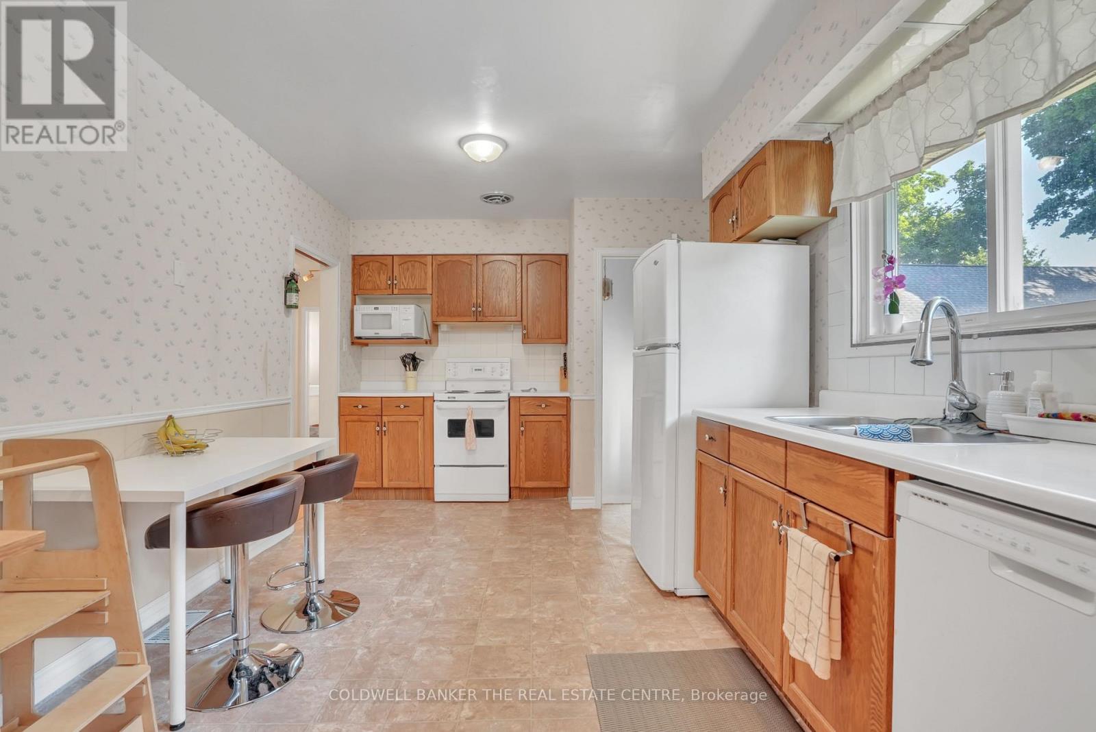 Photo 22 of 40 Springhome Road, Barrie ON