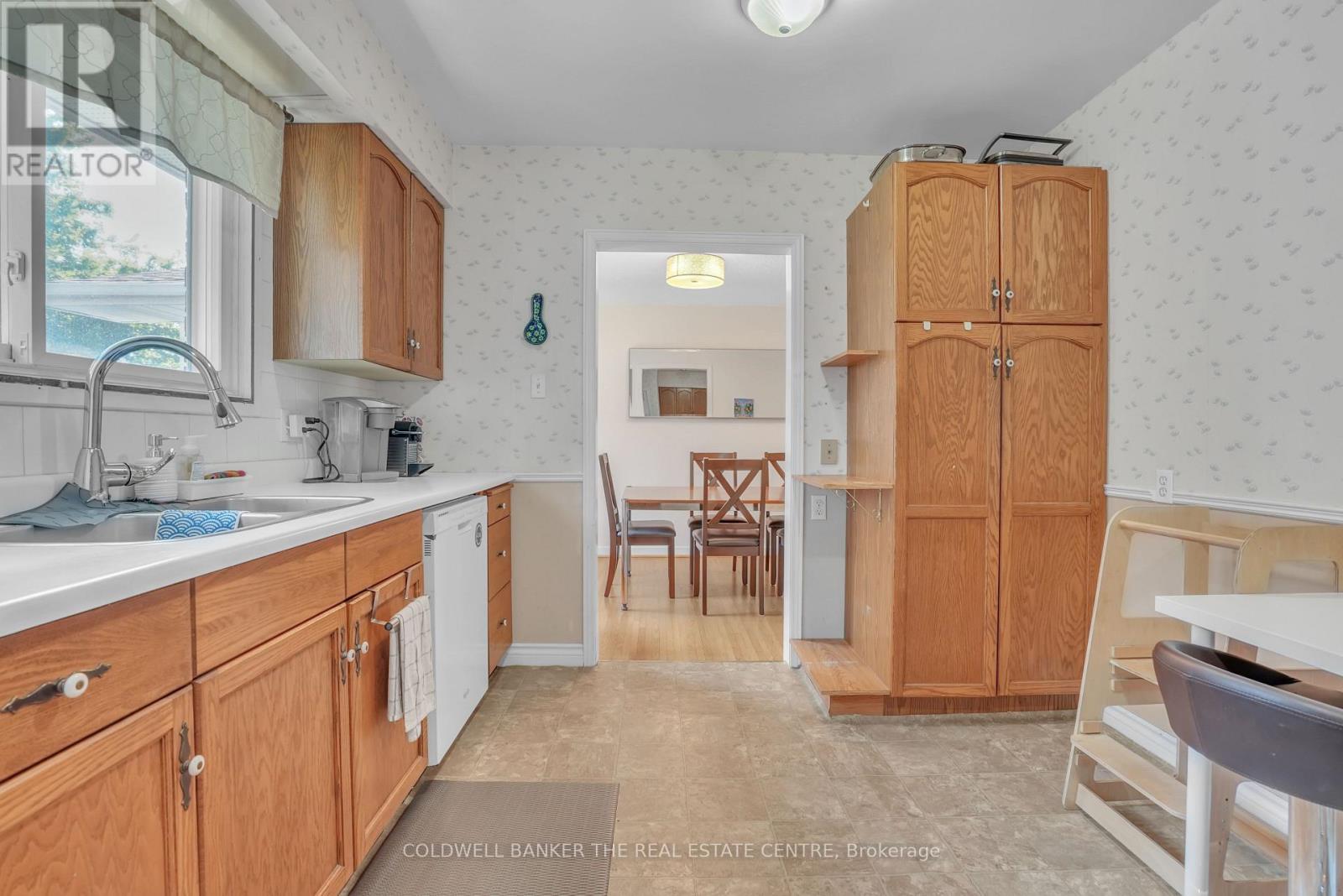 Photo 17 of 40 Springhome Road, Barrie ON
