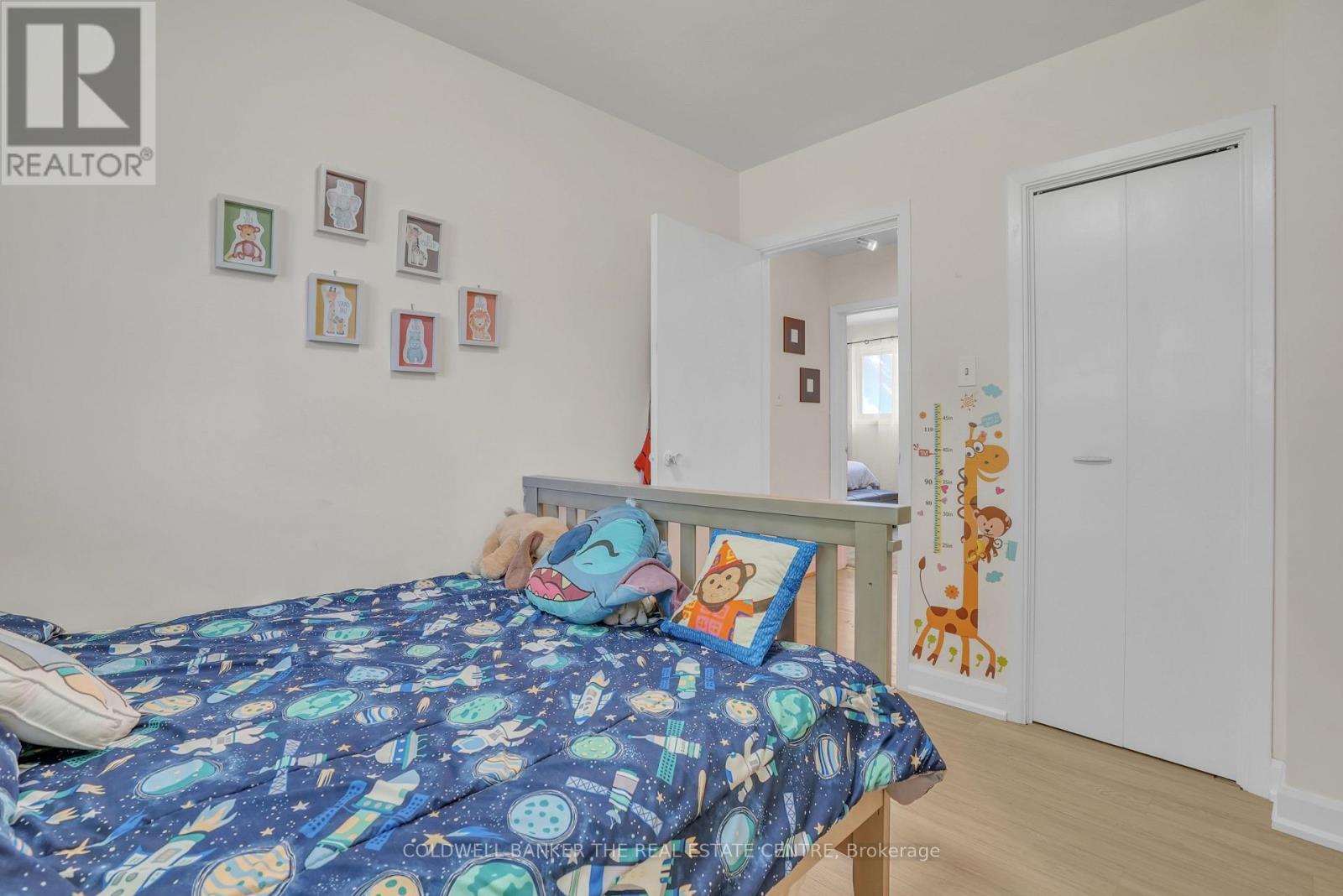 Photo 5 of 40 Springhome Road, Barrie ON