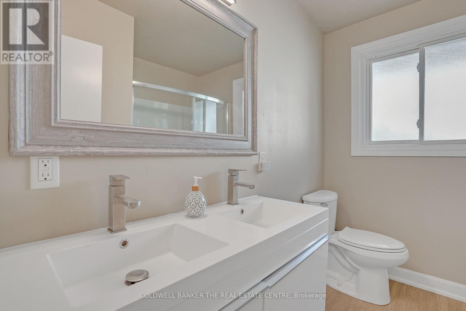 Photo 6 of 40 Springhome Road, Barrie ON