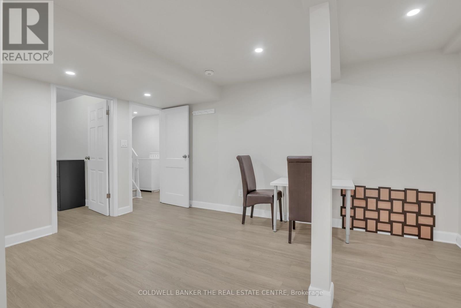 Photo 10 of 40 Springhome Road, Barrie ON