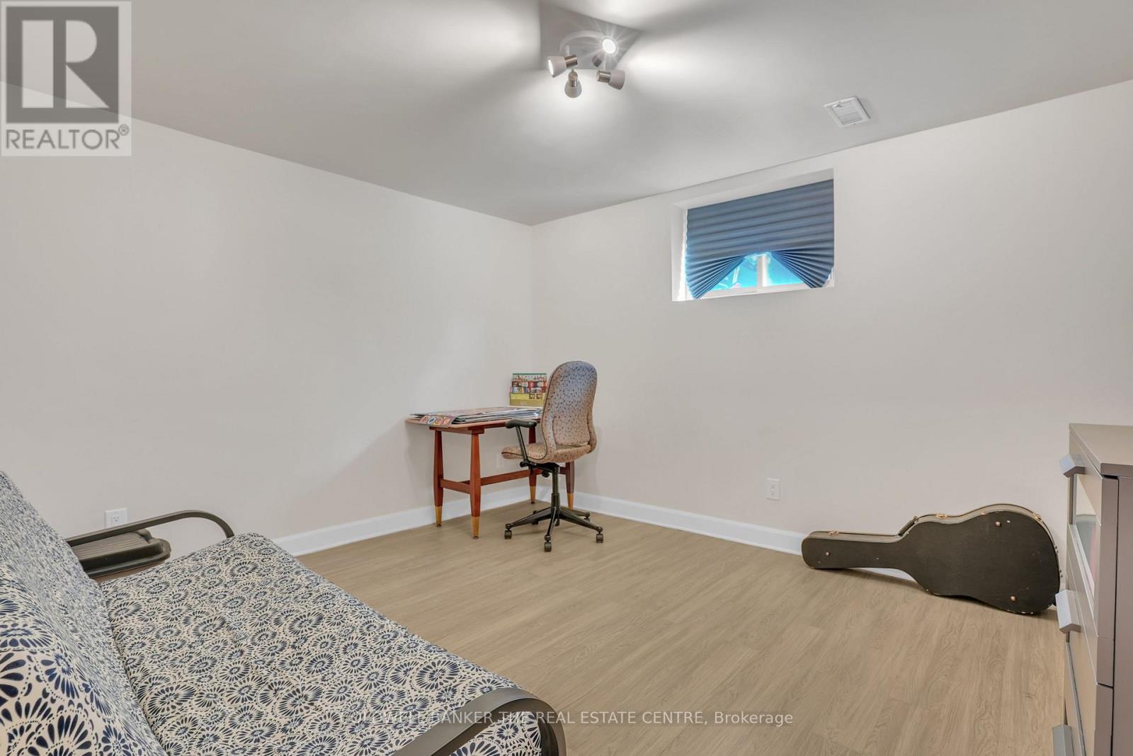Photo 7 of 40 Springhome Road, Barrie ON