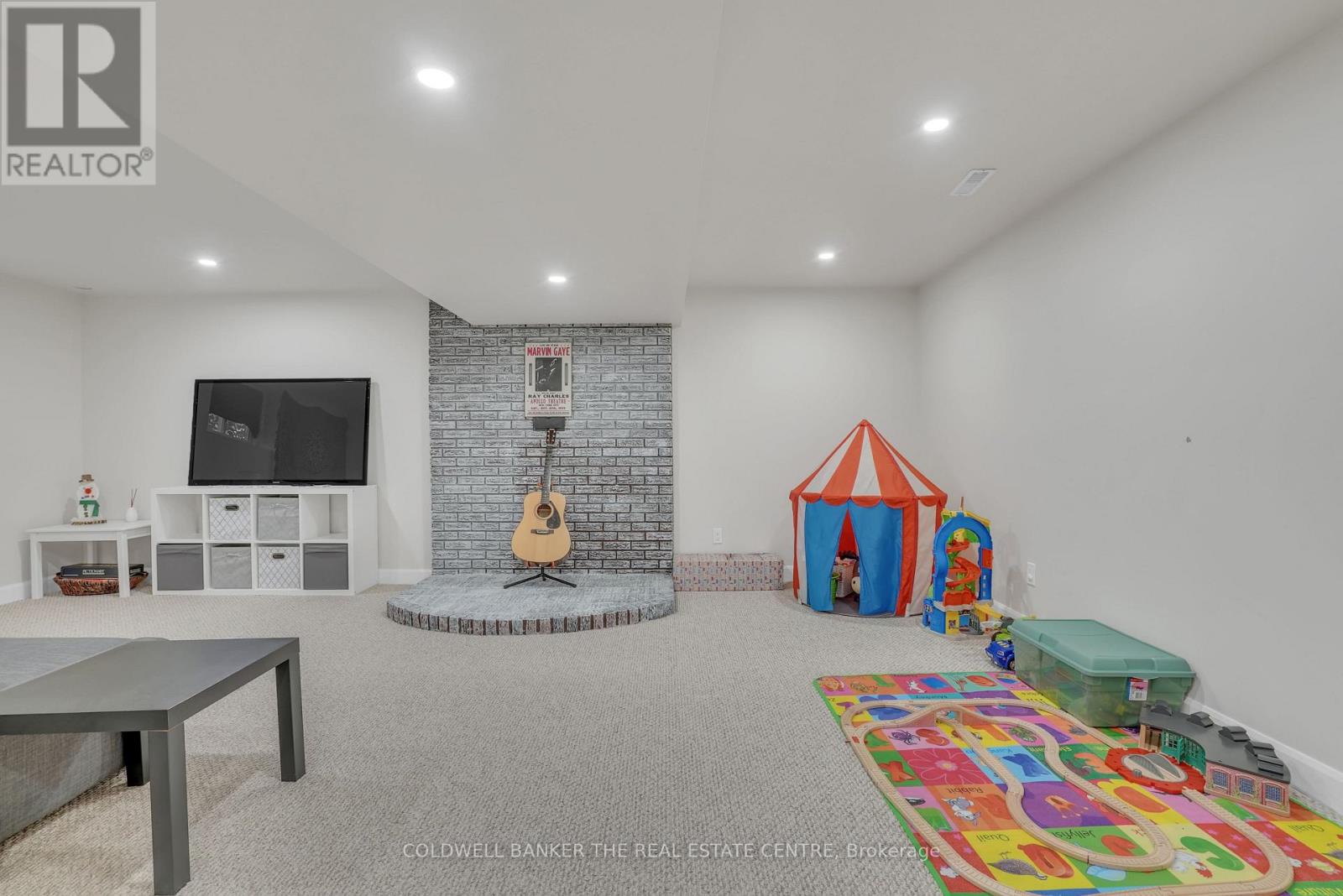 Photo 11 of 40 Springhome Road, Barrie ON