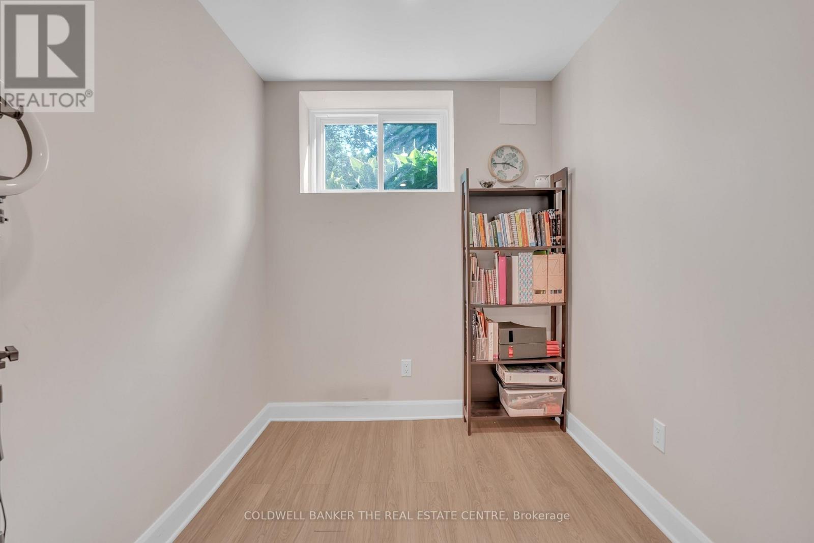 Photo 9 of 40 Springhome Road, Barrie ON