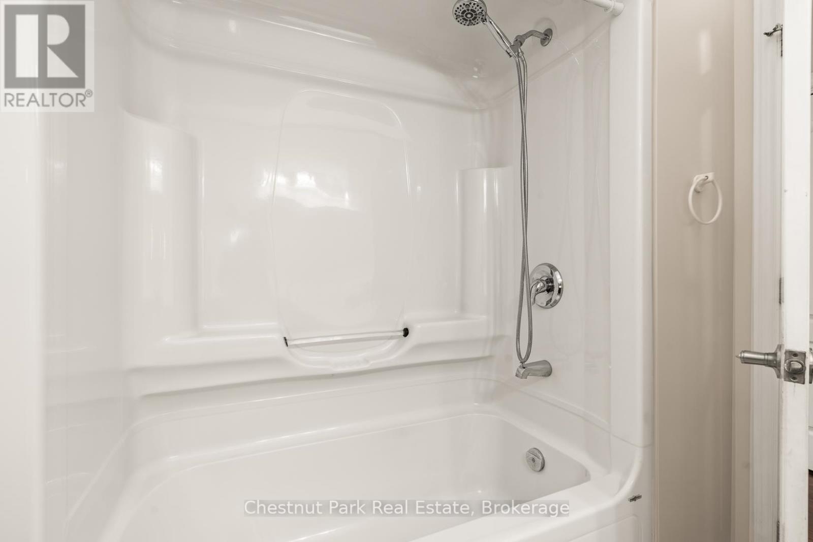 Photo 22 of 13 37 Silver Street, Huntsville ON