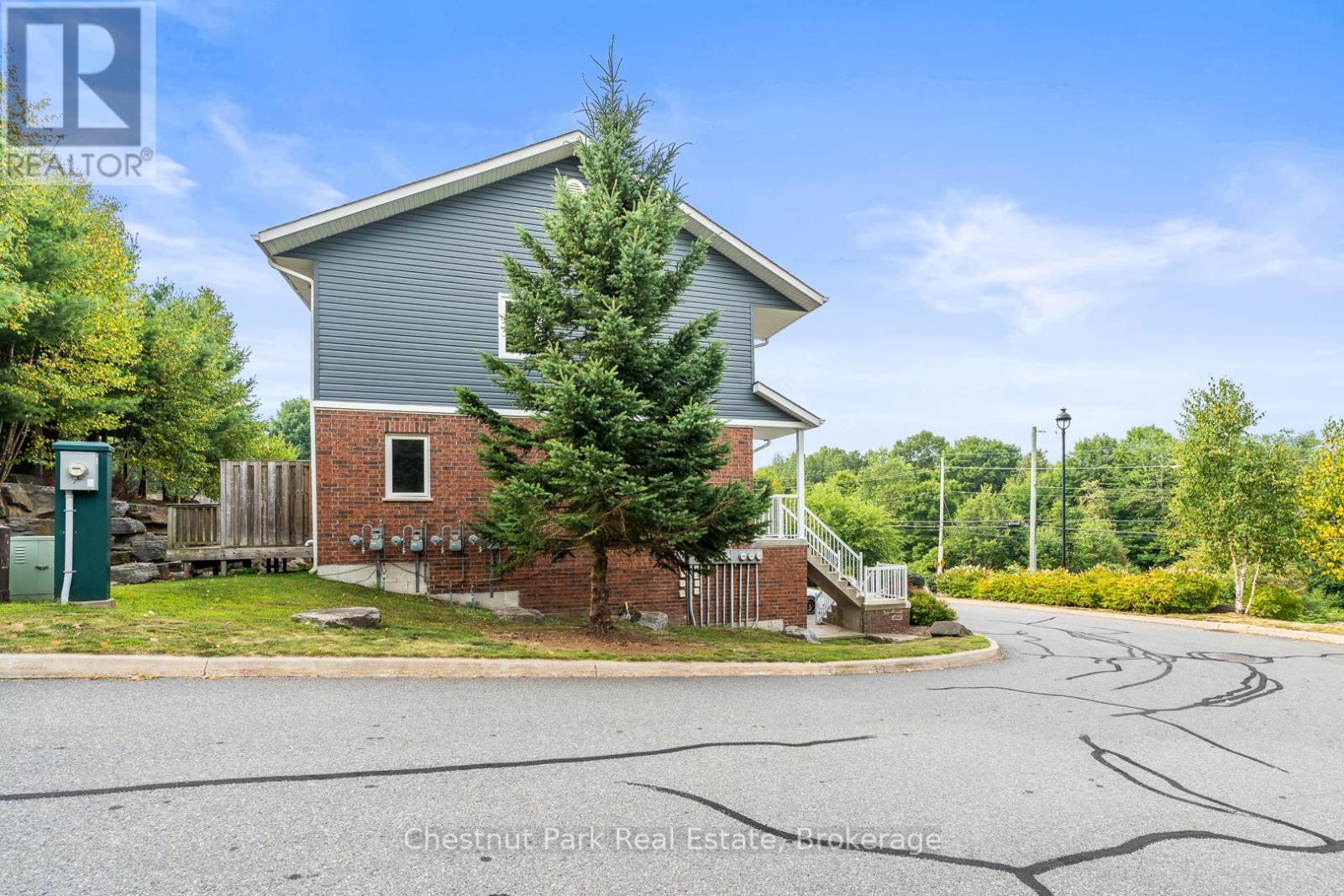 Photo 37 of 13 37 Silver Street, Huntsville ON