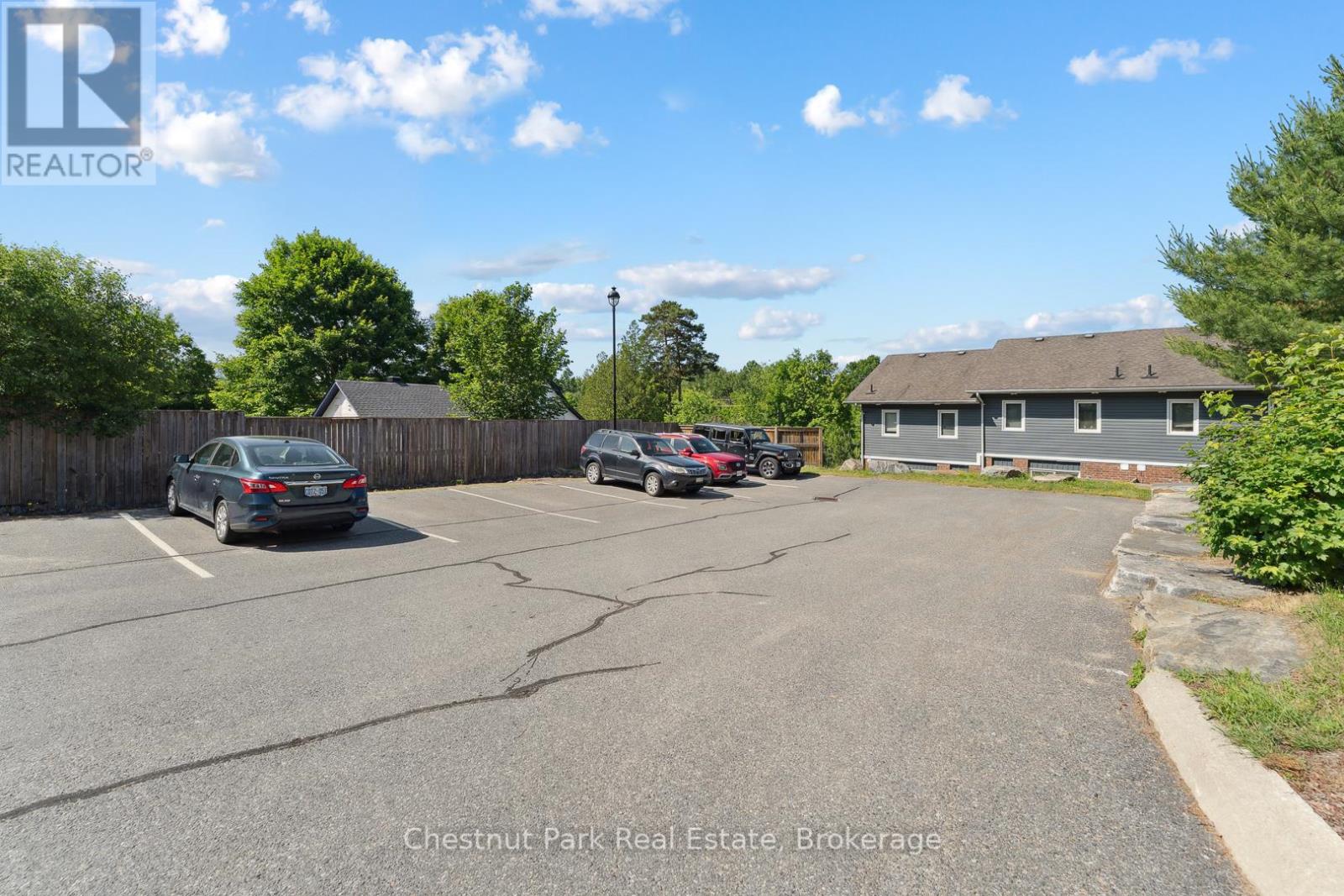 Photo 40 of 13 37 Silver Street, Huntsville ON