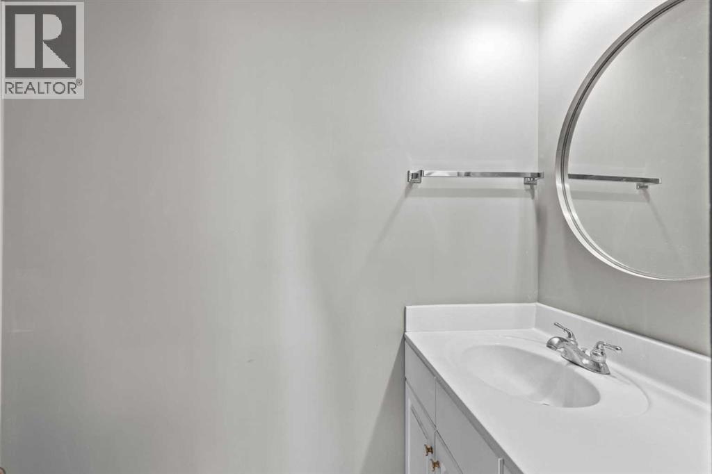Photo 6 of 5212 33 Street Nw, Calgary AB