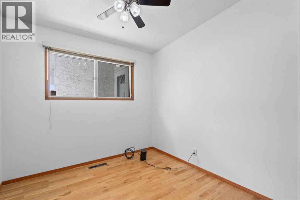 Photo 23 of 5212 33 Street Nw, Calgary AB