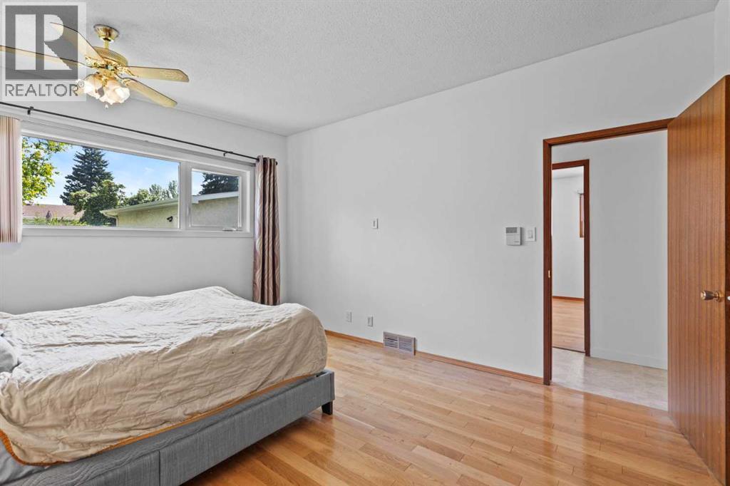 Photo 22 of 5212 33 Street Nw, Calgary AB