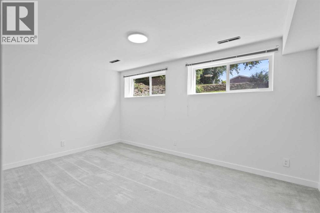 Photo 5 of 5212 33 Street Nw, Calgary AB