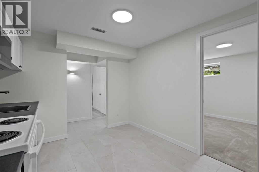 Photo 45 of 5212 33 Street Nw, Calgary AB