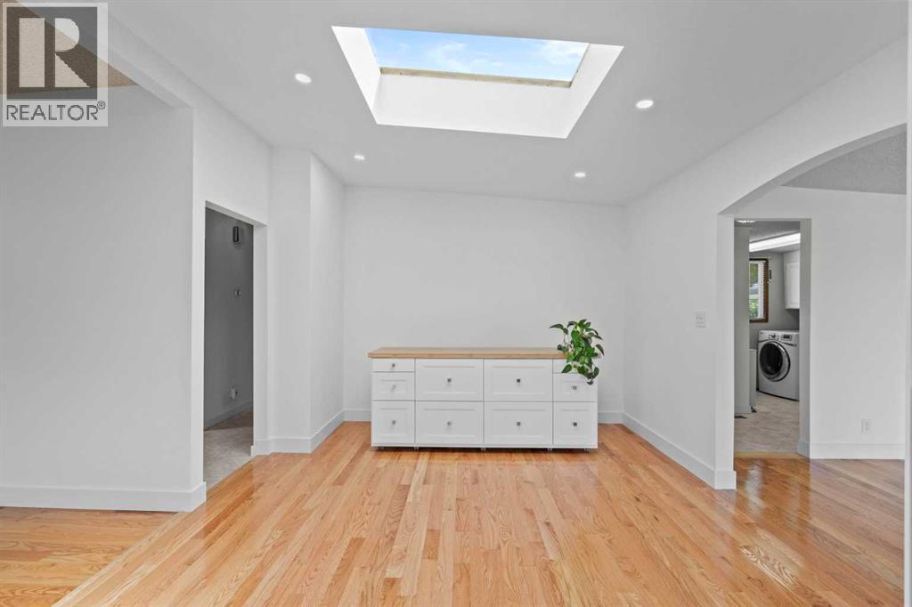 Photo 26 of 5212 33 Street Nw, Calgary AB