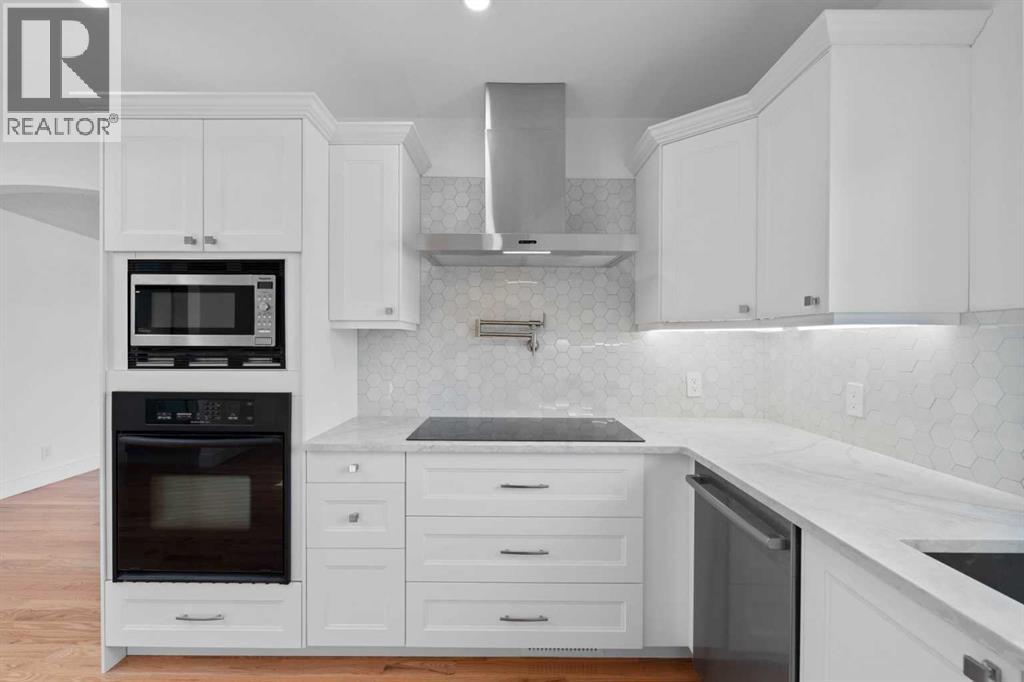 Photo 12 of 5212 33 Street Nw, Calgary AB