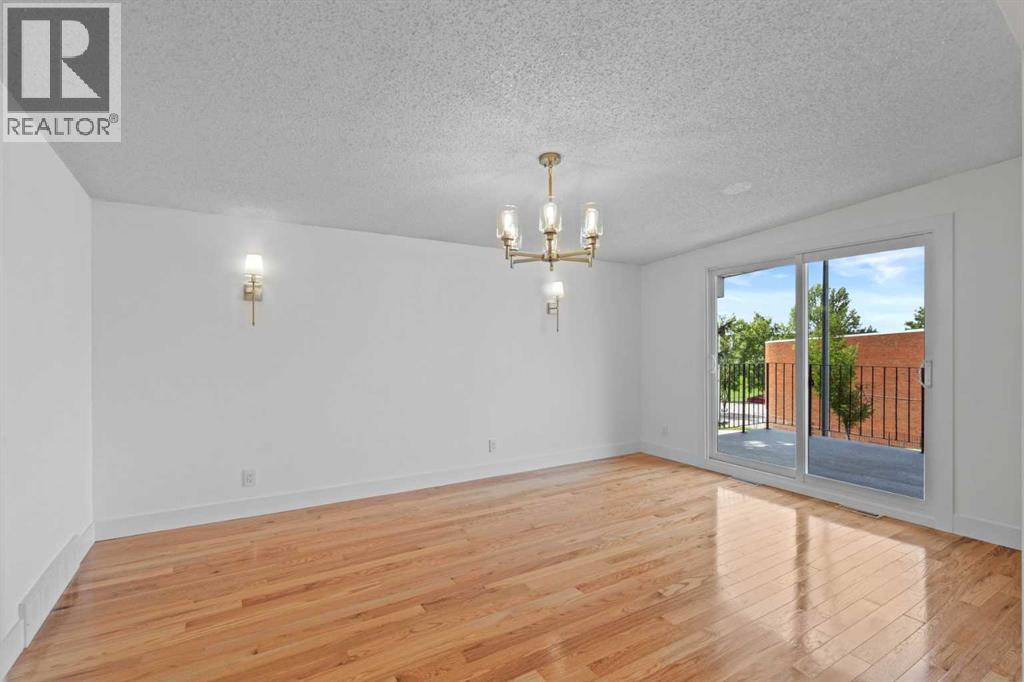 Photo 14 of 5212 33 Street Nw, Calgary AB