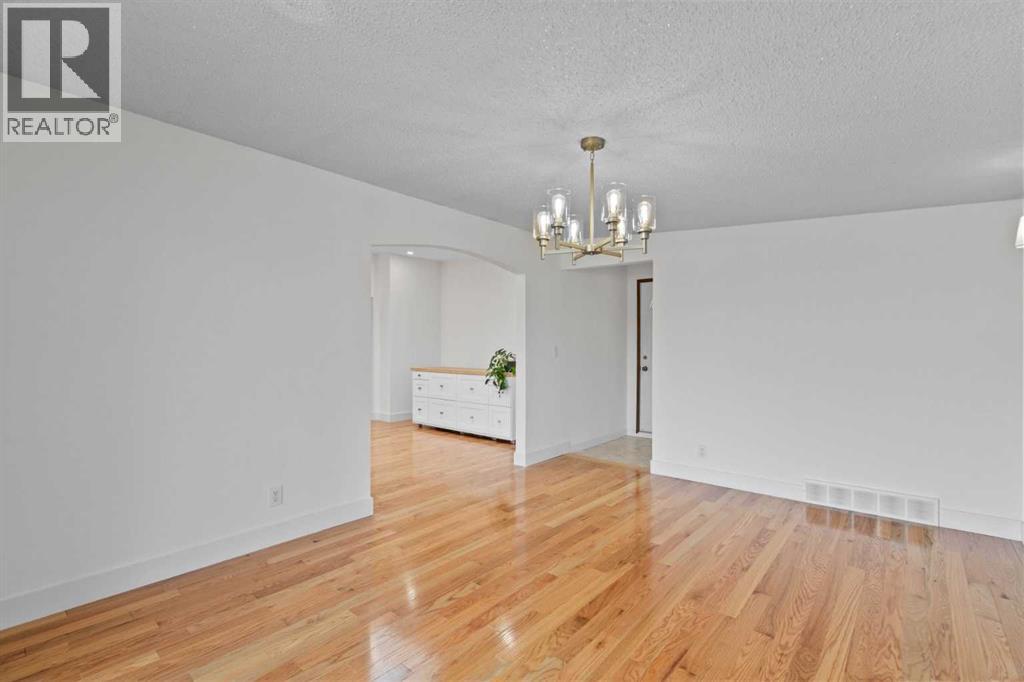 Photo 36 of 5212 33 Street Nw, Calgary AB