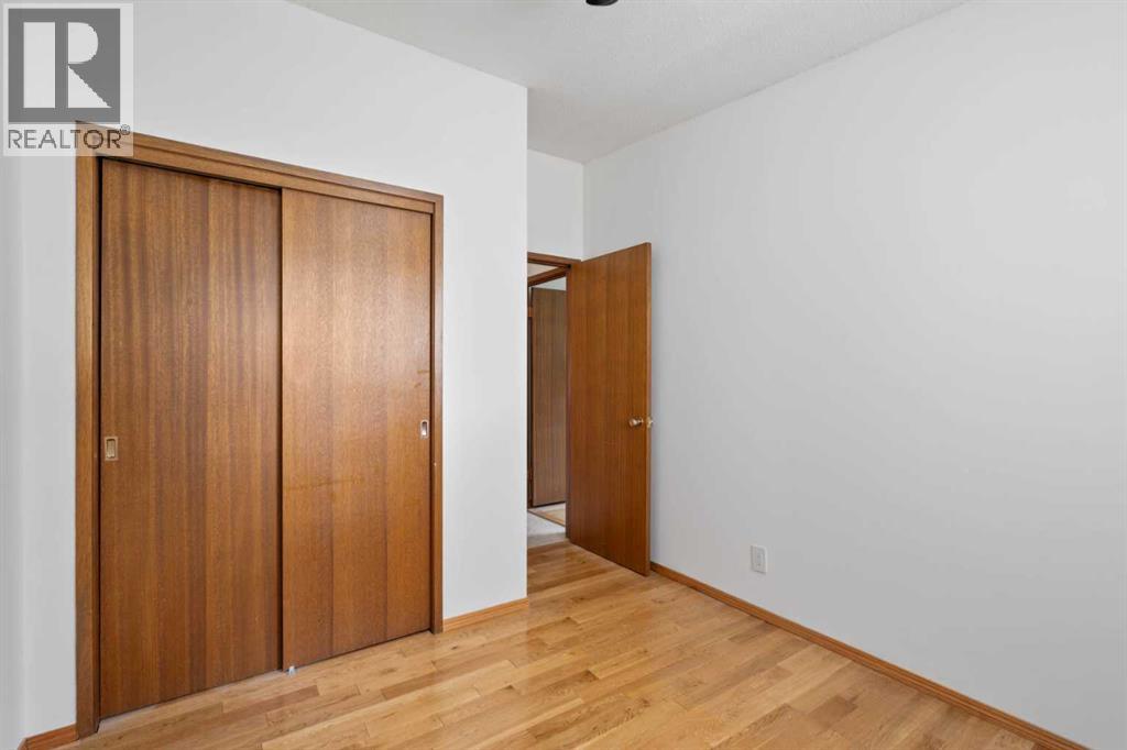 Photo 17 of 5212 33 Street Nw, Calgary AB