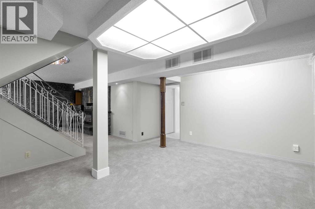 Photo 31 of 5212 33 Street Nw, Calgary AB