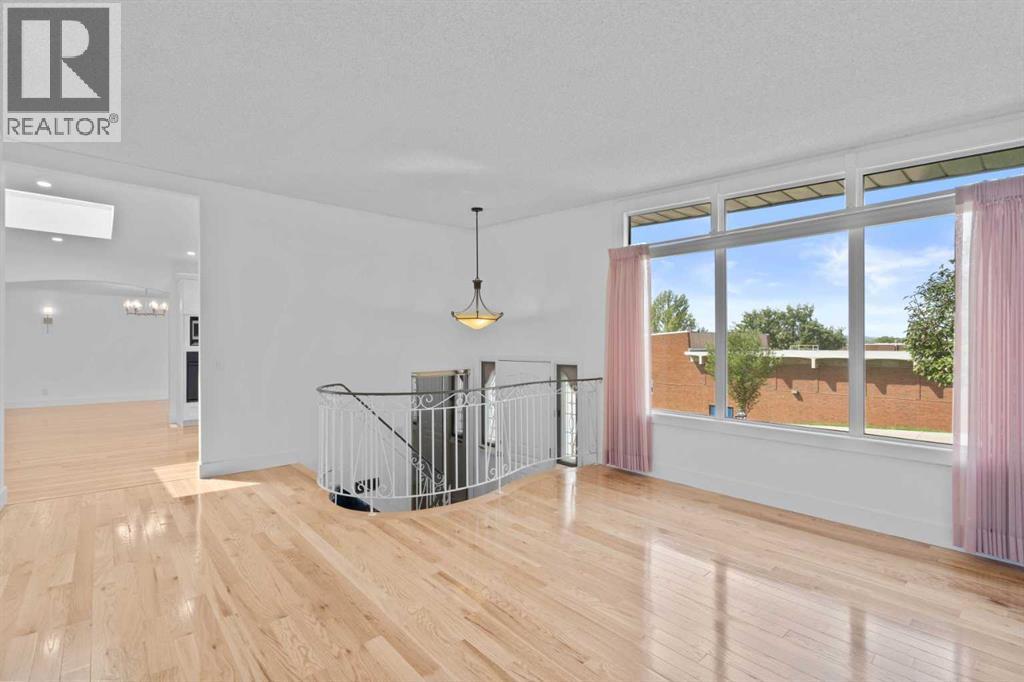 Photo 16 of 5212 33 Street Nw, Calgary AB