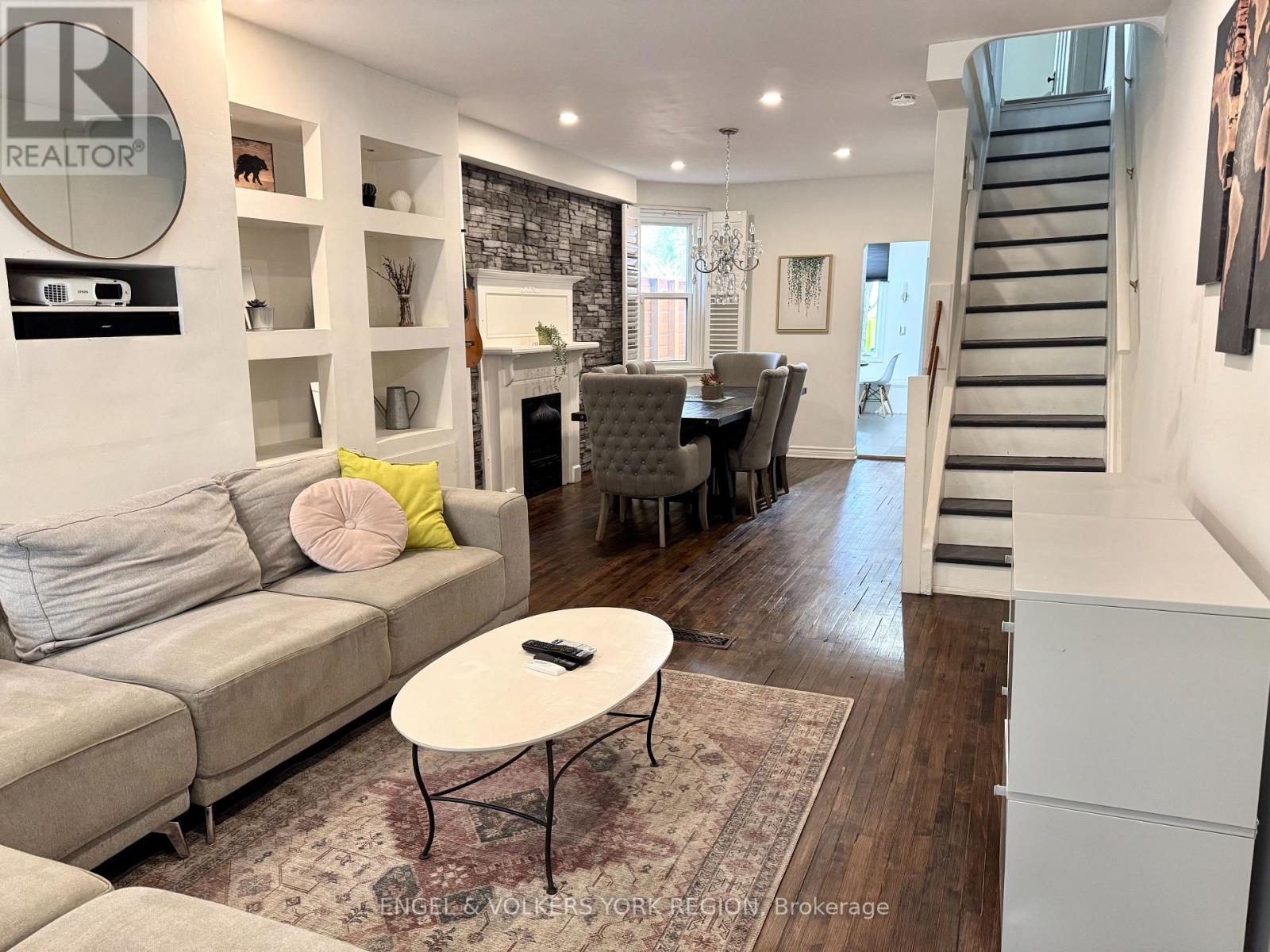 Photo 4 of Main 2nd 44 Rhodes Avenue E, Toronto ON