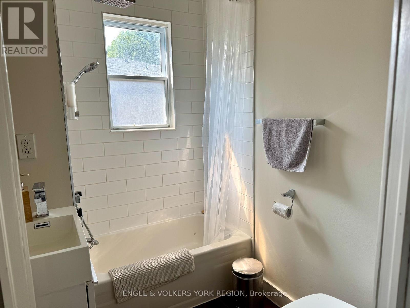 Photo 14 of Main 2nd 44 Rhodes Avenue E, Toronto ON