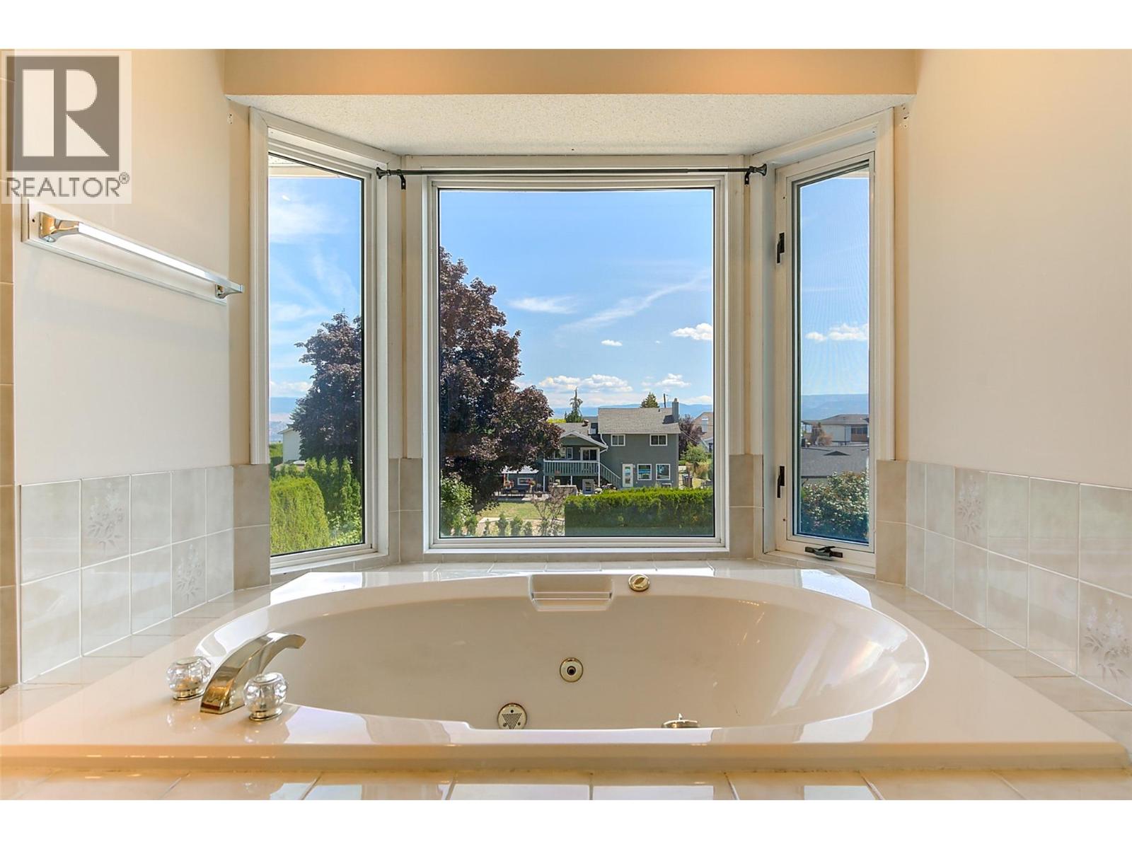  2529 Thacker Drive, West Kelowna