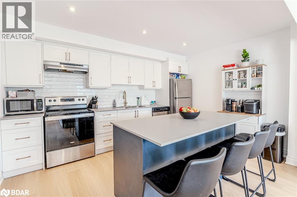 Photo 4 of 48 Hay Lane, Barrie ON