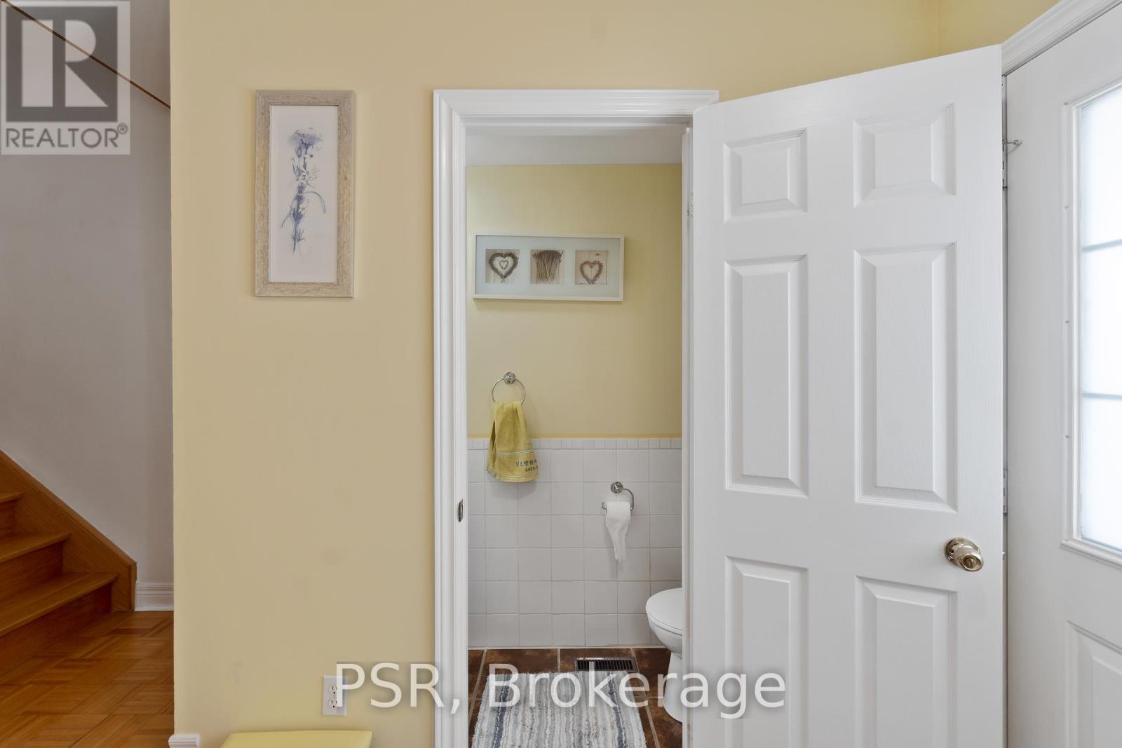 Photo 3 of 960 Fielder Drive, Mississauga ON