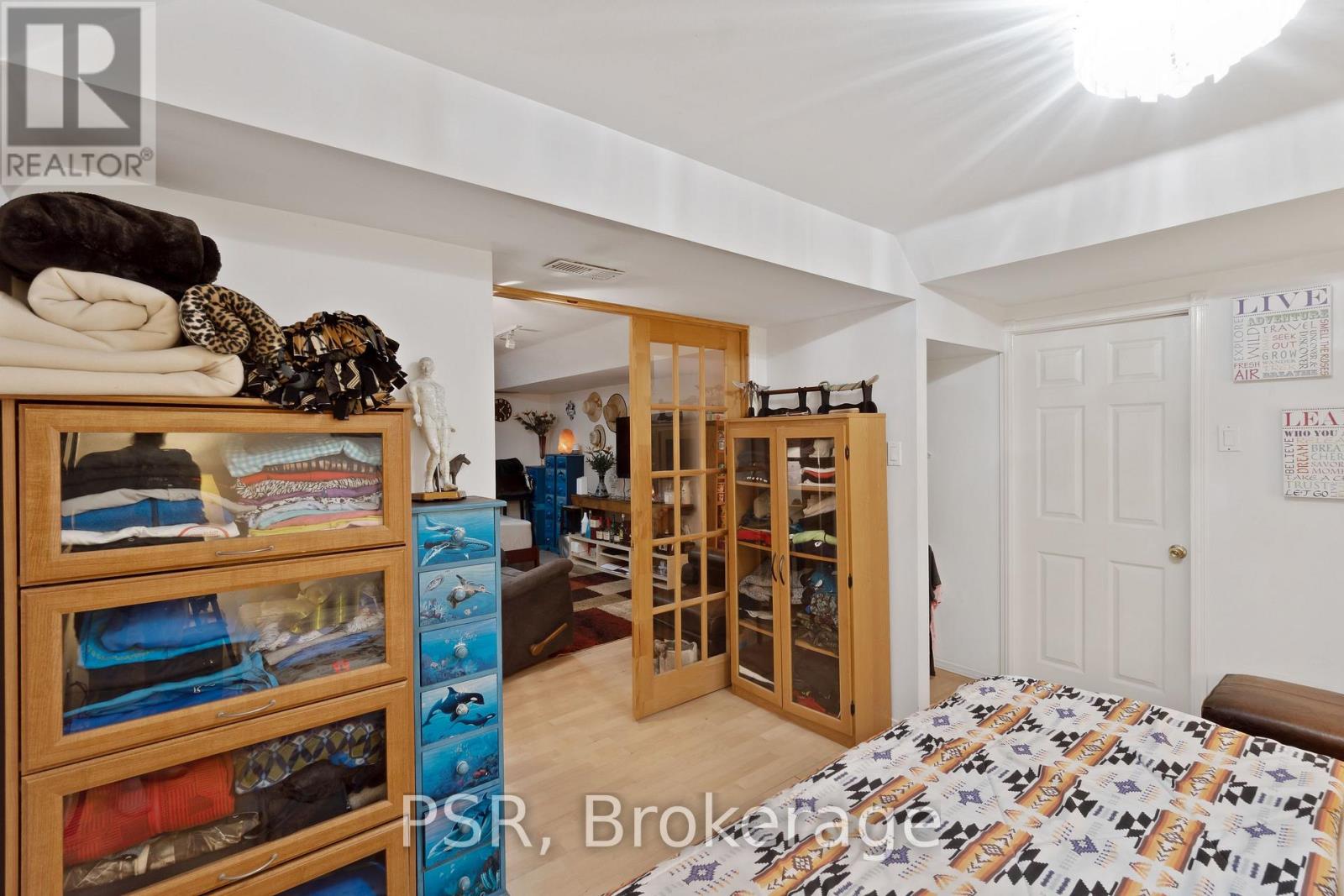 Photo 4 of 960 Fielder Drive, Mississauga ON