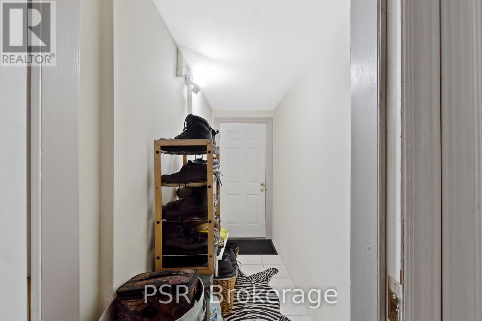 Photo 5 of 960 Fielder Drive, Mississauga ON