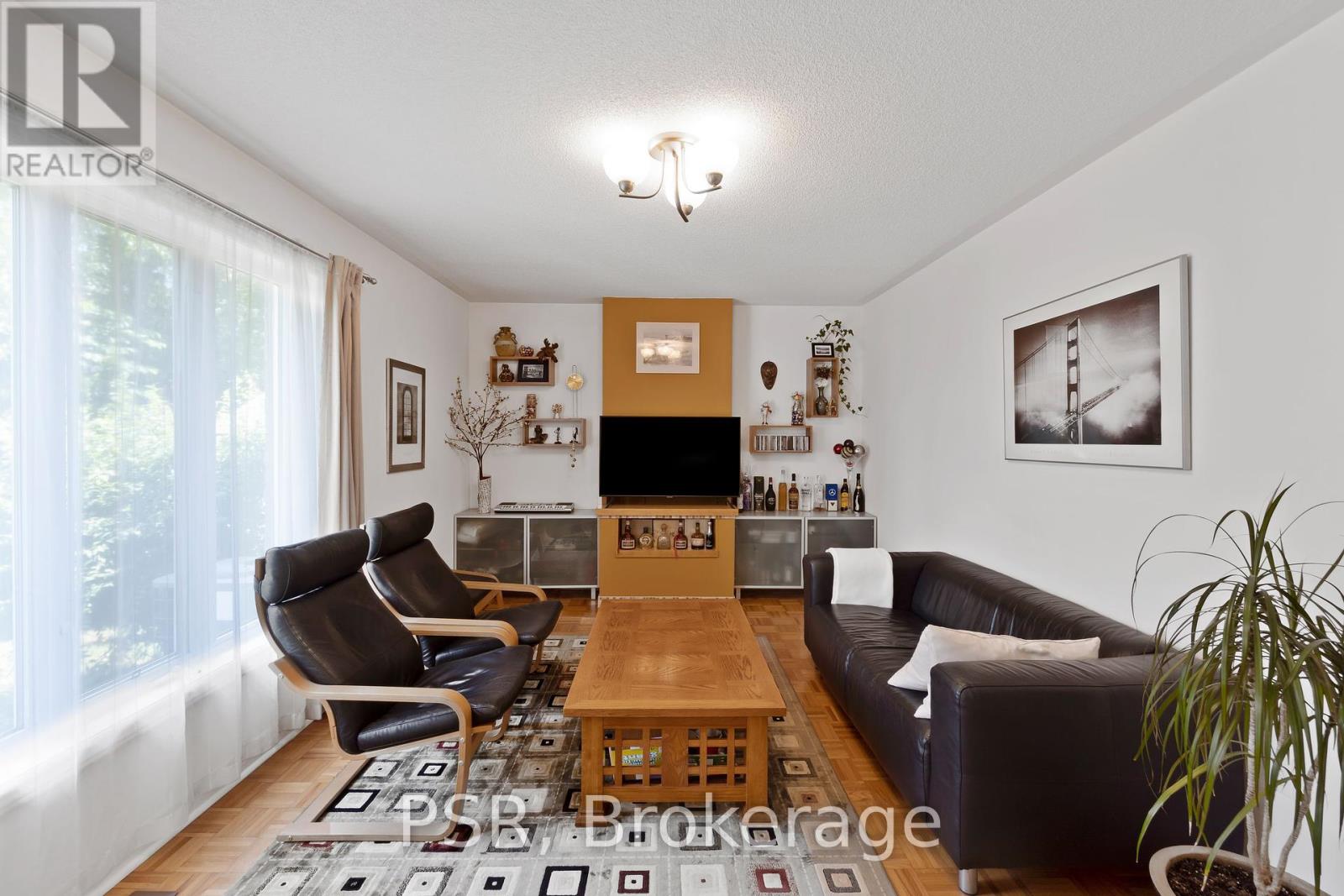 Photo 10 of 960 Fielder Drive, Mississauga ON